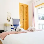The Lazy Sunbathers Apartment