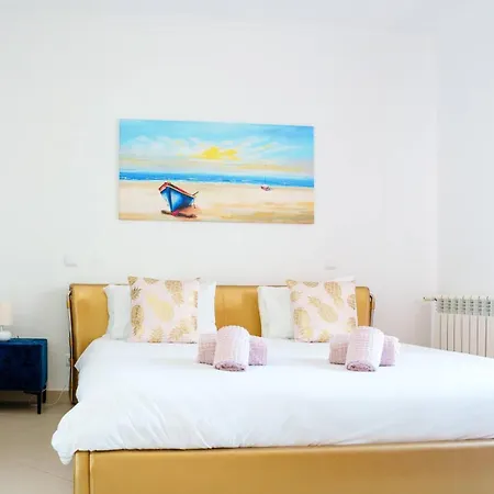 The Lazy Sunbathers, Del Rei, Obidos, B11 *