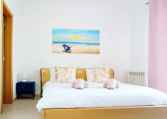 The Lazy Sunbathers, Del Rei, Obidos, B11 *