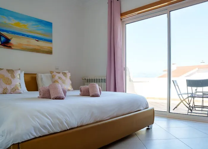 The Lazy Sunbathers, Del Rei, Obidos, B11