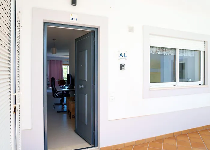 The Lazy Sunbathers, Del Rei, Obidos, B11